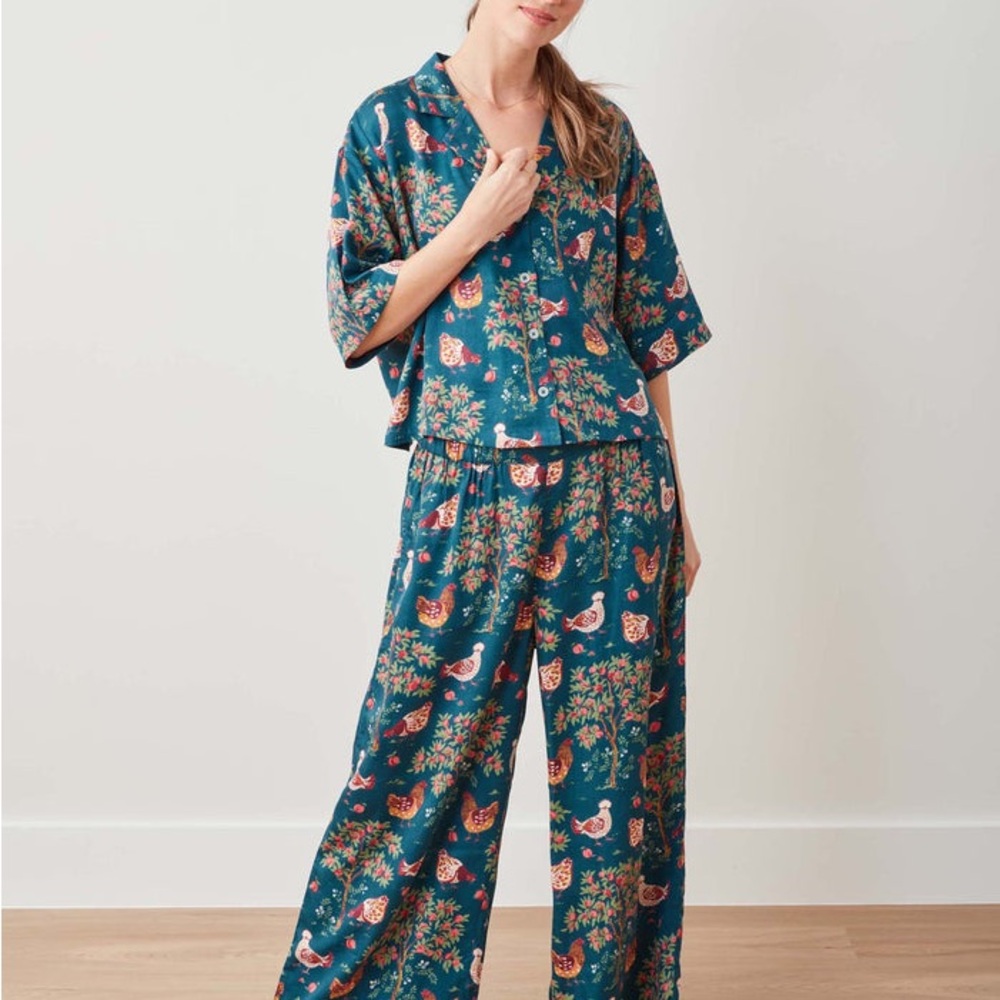 NWT Printfresh Wildest Dreams Eco Satin Pajama Set in Hen House Size M